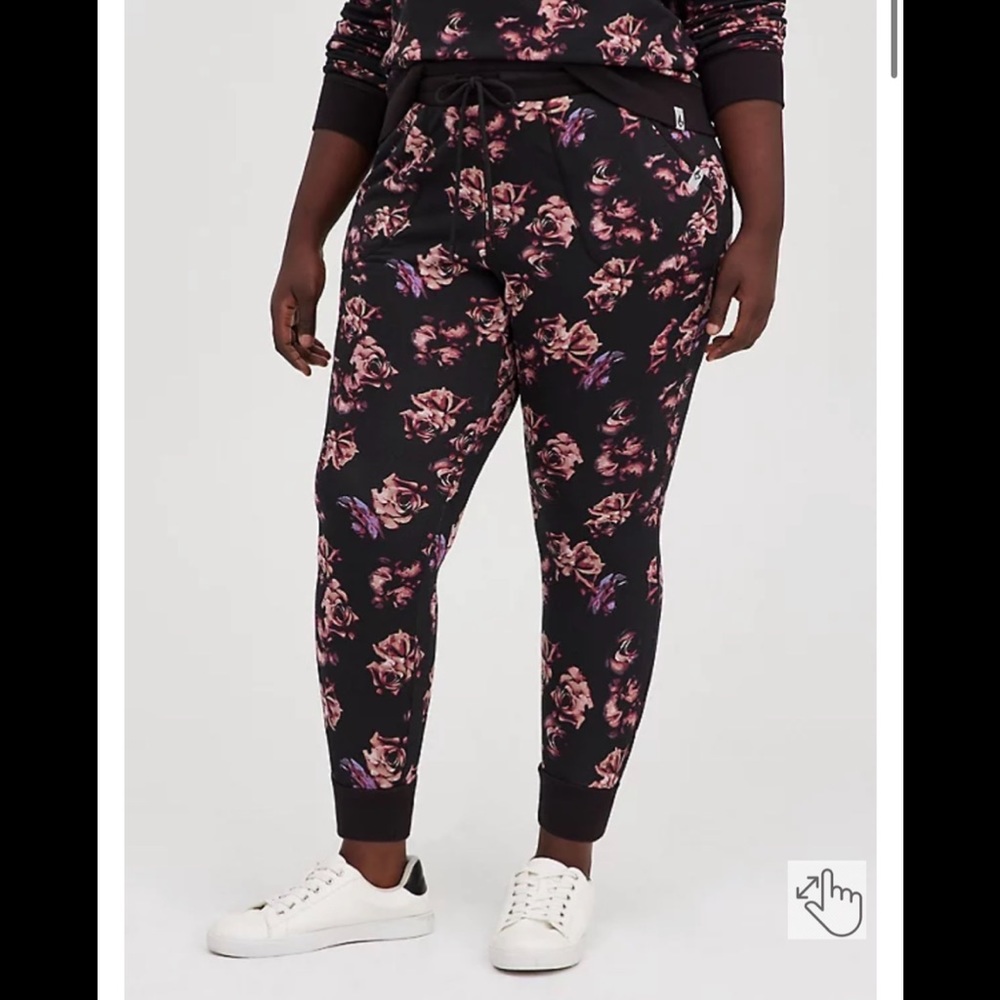 TORRID Active Fit Jogger / Breast Cancer Awarenesss Roses Black
